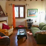 Scappo In Umbria, Eva Villa