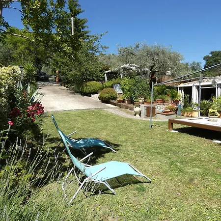 Scappo In Umbria, Eva Villa