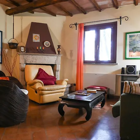 Scappo In Umbria, Eva Villa *