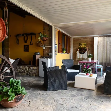 Scappo In Umbria, Eva Fornole