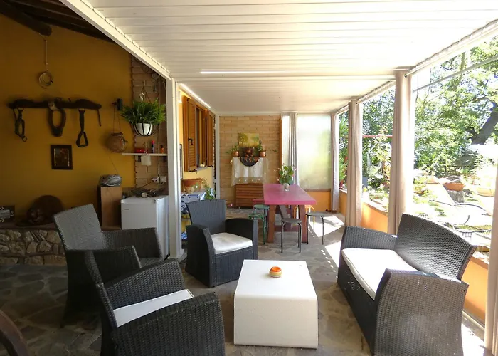 Scappo In Umbria, Eva Villa